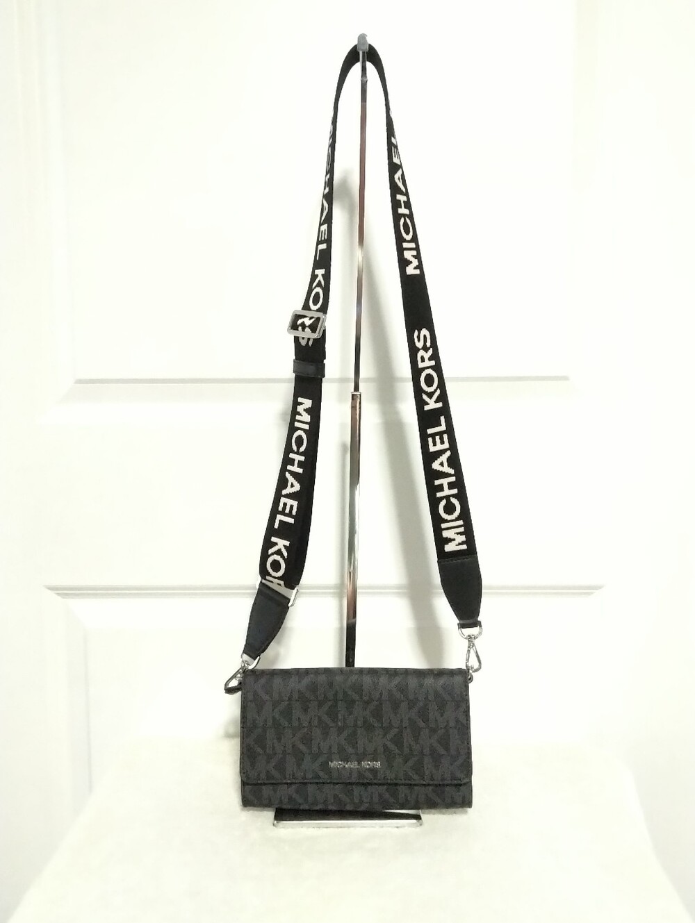 BRAND NEW Michael Kors Jet Set Convertible Wallet Crossbody Black & Grey MK Logo